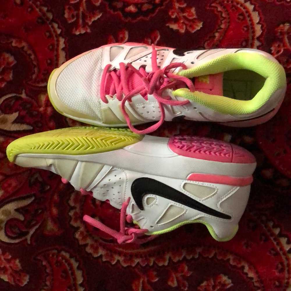 Nike tennis shoes